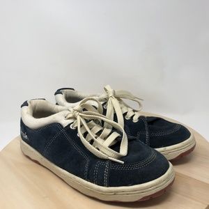 simple old school shoes